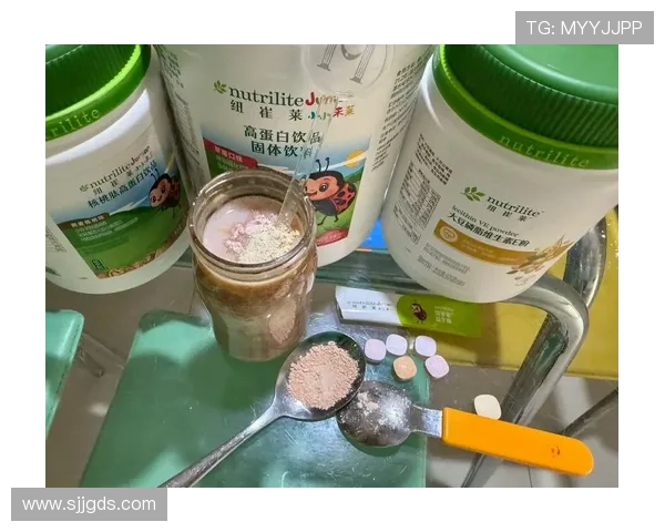 扎克拉文家的冰箱里塞满了蛋白粉，连瓶可乐都找不到